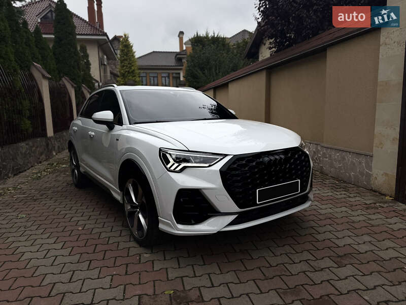 Позашляховик / Кросовер Audi Q3 2019 в 