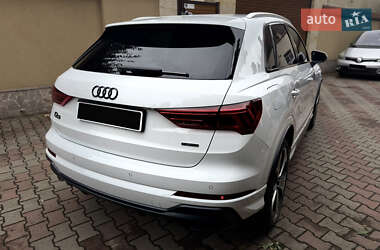 Позашляховик / Кросовер Audi Q3 2019 в 