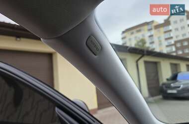 Позашляховик / Кросовер Audi Q3 2016 в 