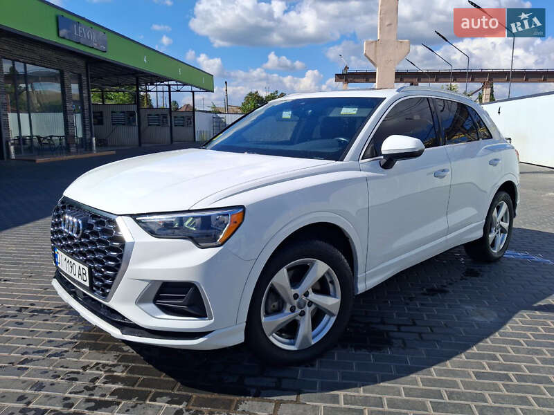Внедорожник / Кроссовер Audi Q3 2019 в 