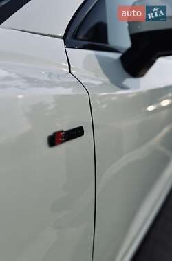 Позашляховик / Кросовер Audi Q3 2019 в 