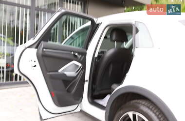 Позашляховик / Кросовер Audi Q3 2020 в 
