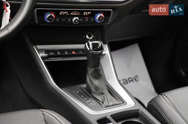 Позашляховик / Кросовер Audi Q3 2020 в 