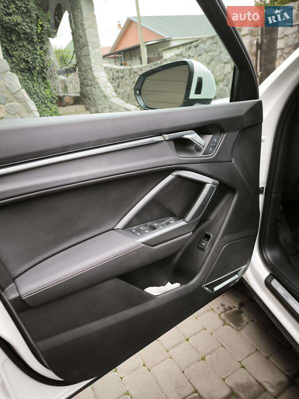 Внедорожник / Кроссовер Audi Q3 2021 в Черкассах
