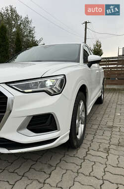 Внедорожник / Кроссовер Audi Q3 2021 в 