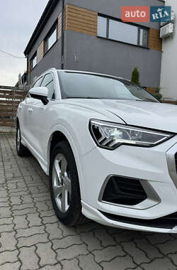 Внедорожник / Кроссовер Audi Q3 2021 в 