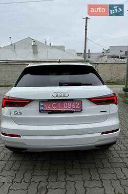 Внедорожник / Кроссовер Audi Q3 2021 в 
