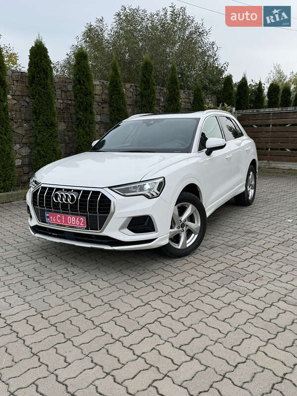 Внедорожник / Кроссовер Audi Q3 2021 в 