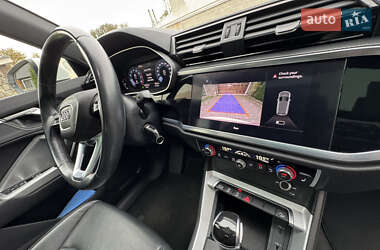 Внедорожник / Кроссовер Audi Q3 2021 в 