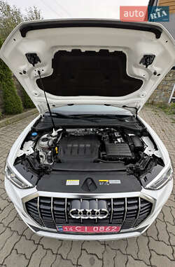Внедорожник / Кроссовер Audi Q3 2021 в 