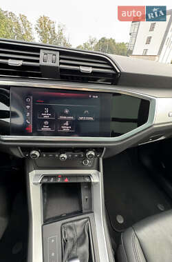 Внедорожник / Кроссовер Audi Q3 2021 в 