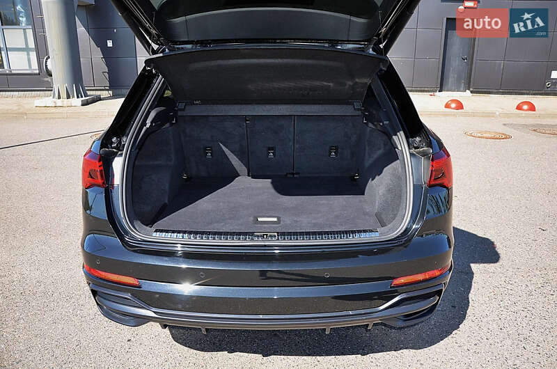 Внедорожник / Кроссовер Audi Q3 2022 в Киеве