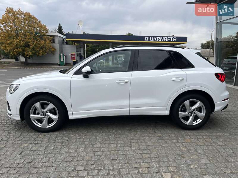 Внедорожник / Кроссовер Audi Q3 2024 в Днепре