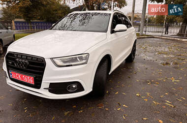 Позашляховик / Кросовер Audi Q3 2015 в 