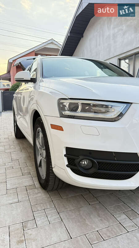 Внедорожник / Кроссовер Audi Q3 2014 в Ужгороде
