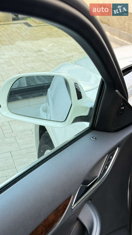 Внедорожник / Кроссовер Audi Q3 2014 в Ужгороде