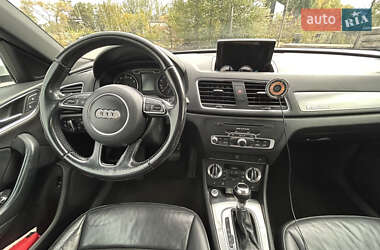 Позашляховик / Кросовер Audi Q3 2015 в 