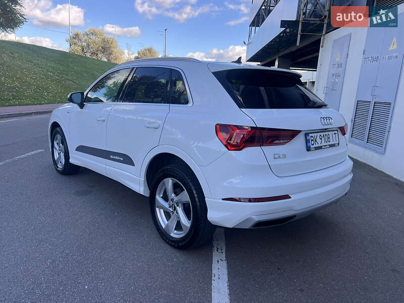Позашляховик / Кросовер Audi Q3 2021 в Києві