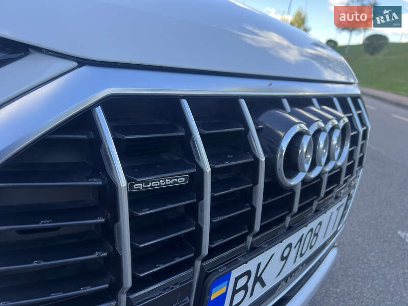Позашляховик / Кросовер Audi Q3 2021 в Києві