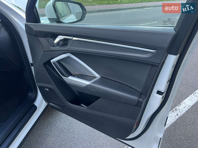 Позашляховик / Кросовер Audi Q3 2021 в Києві