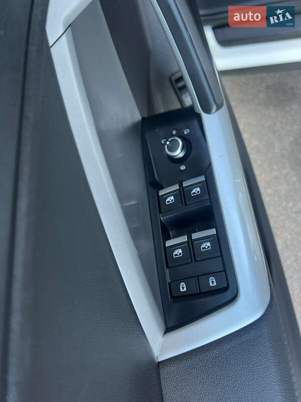 Позашляховик / Кросовер Audi Q3 2021 в Києві
