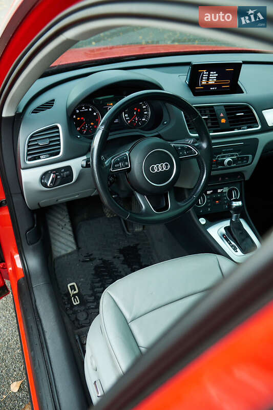 Внедорожник / Кроссовер Audi Q3 2015 в Киеве