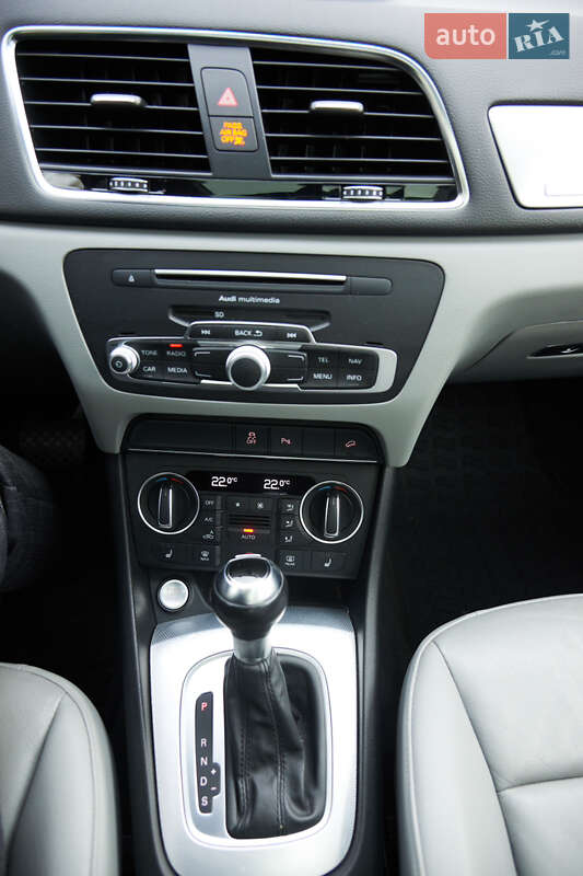 Внедорожник / Кроссовер Audi Q3 2015 в Киеве