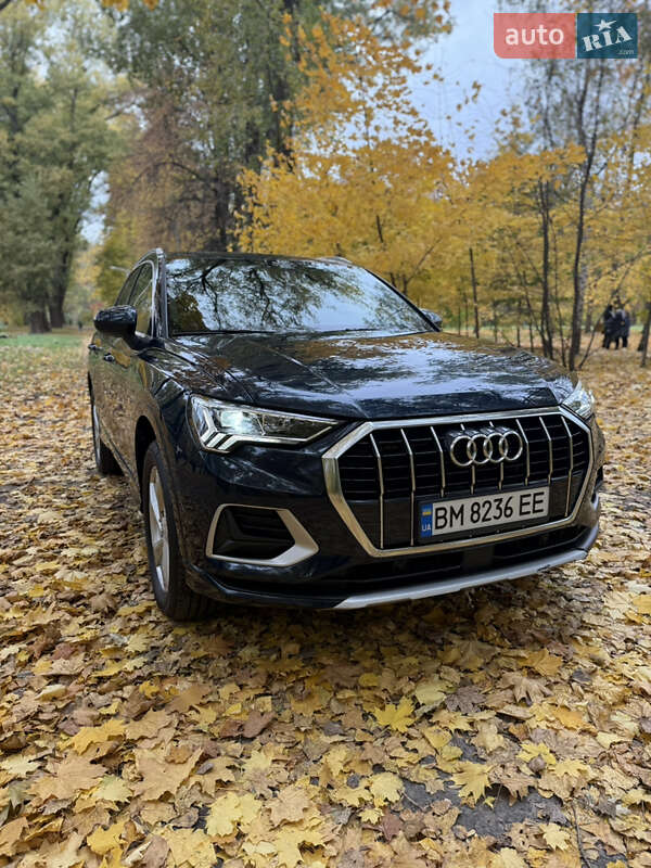 Позашляховик / Кросовер Audi Q3 2019 в 