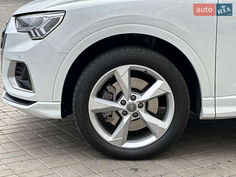 Позашляховик / Кросовер Audi Q3 2021 в Одесі
