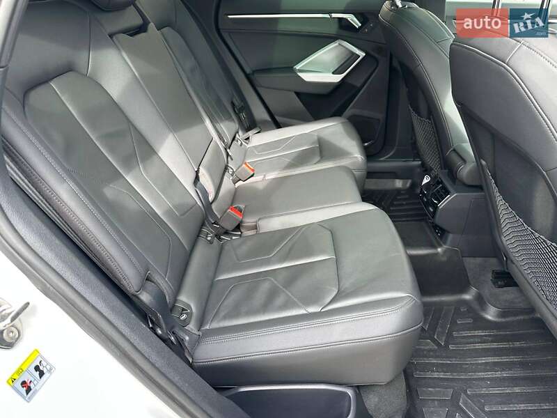 Позашляховик / Кросовер Audi Q3 2021 в Одесі