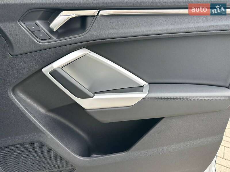 Позашляховик / Кросовер Audi Q3 2021 в Одесі