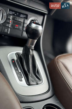 Внедорожник / Кроссовер Audi Q3 2012 в 