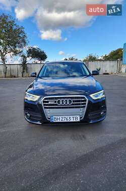 Позашляховик / Кросовер Audi Q3 2013 в 