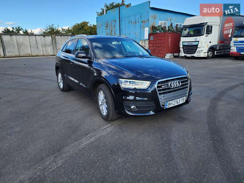 Позашляховик / Кросовер Audi Q3 2013 в 