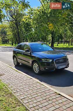 Позашляховик / Кросовер Audi Q3 2013 в 