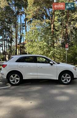 Позашляховик / Кросовер Audi Q3 2019 в 