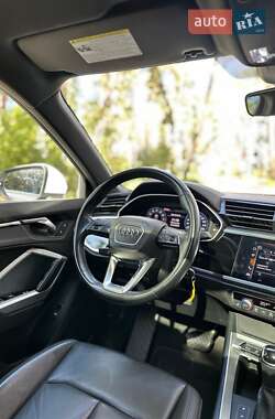 Позашляховик / Кросовер Audi Q3 2019 в 