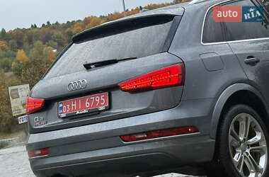 Позашляховик / Кросовер Audi Q3 2016 в 