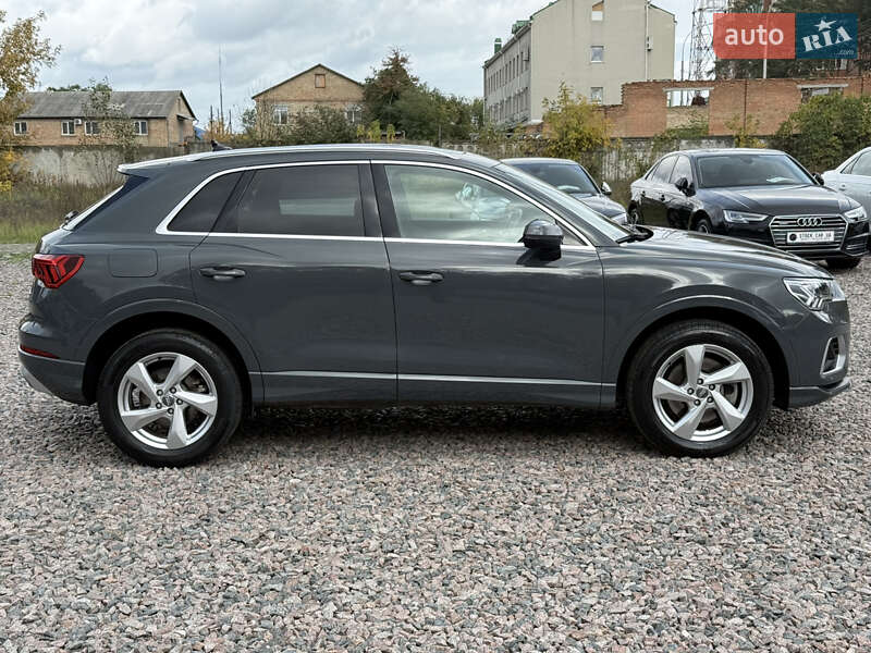 Внедорожник / Кроссовер Audi Q3 2019 в Киеве