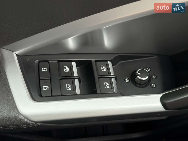 Внедорожник / Кроссовер Audi Q3 2019 в Киеве