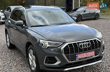 Позашляховик / Кросовер Audi Q3 2019 в 