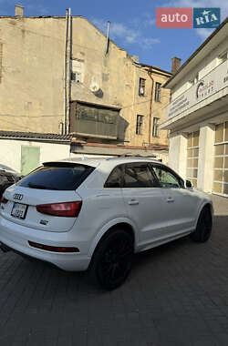 Позашляховик / Кросовер Audi Q3 2015 в 