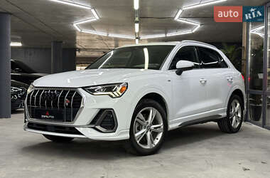 Позашляховик / Кросовер Audi Q3 2019 в 