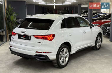 Позашляховик / Кросовер Audi Q3 2019 в 