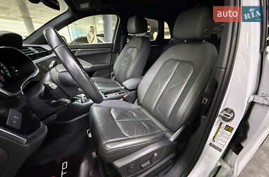 Позашляховик / Кросовер Audi Q3 2019 в 
