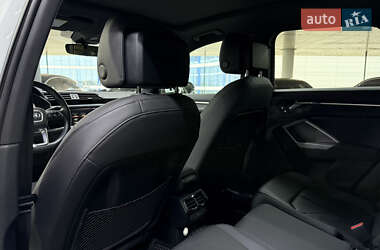 Позашляховик / Кросовер Audi Q3 2019 в 