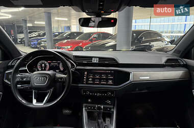 Позашляховик / Кросовер Audi Q3 2019 в 