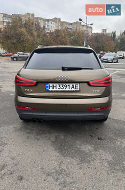 Позашляховик / Кросовер Audi Q3 2014 в 
