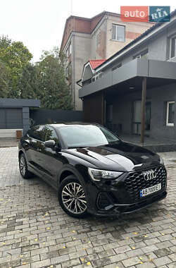 Позашляховик / Кросовер Audi Q3 2022 в 