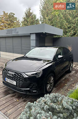 Позашляховик / Кросовер Audi Q3 2022 в 